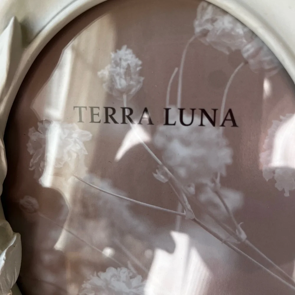 Terra Luna Oval Photo Frame with Tulips Floral Design